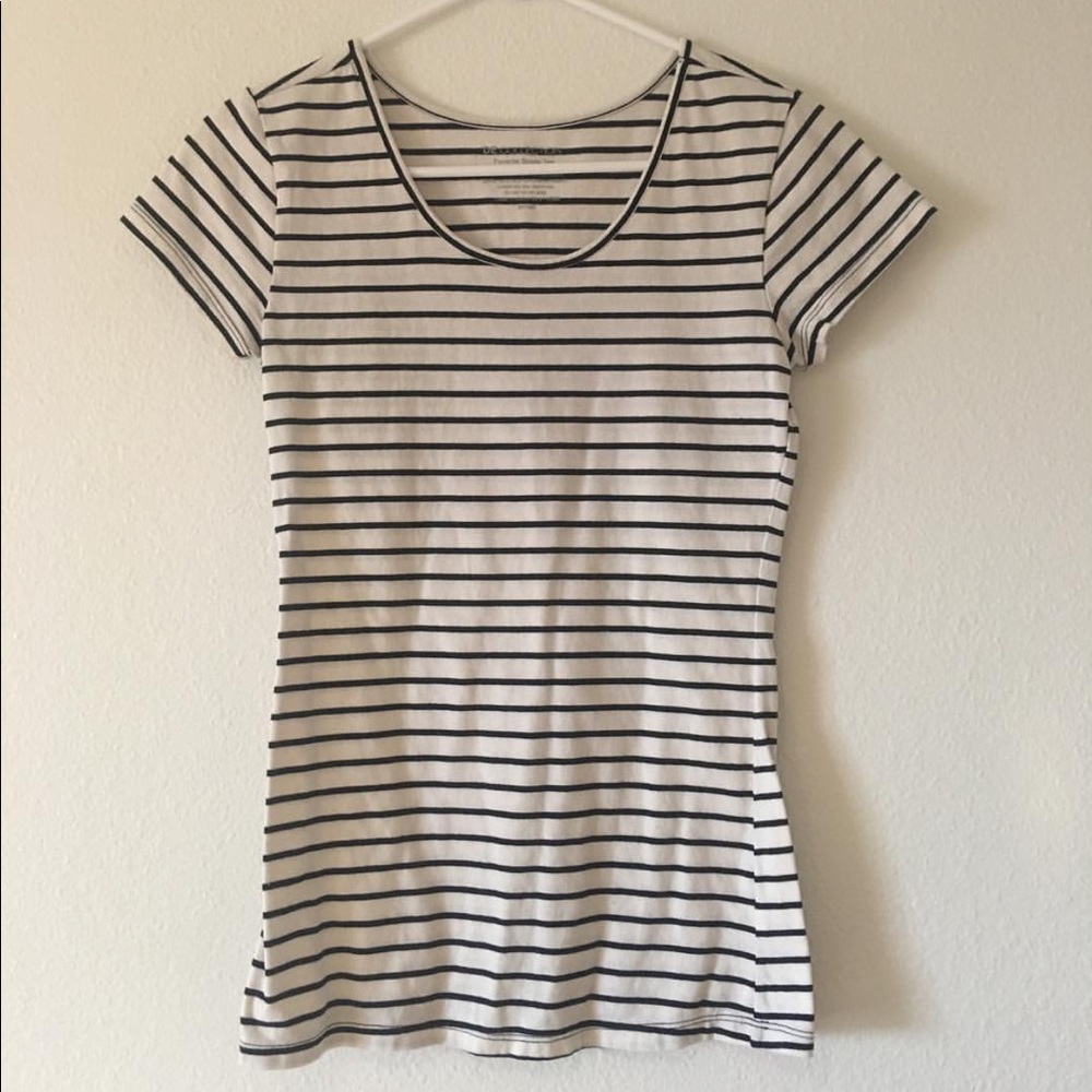 basic scoop neck tee